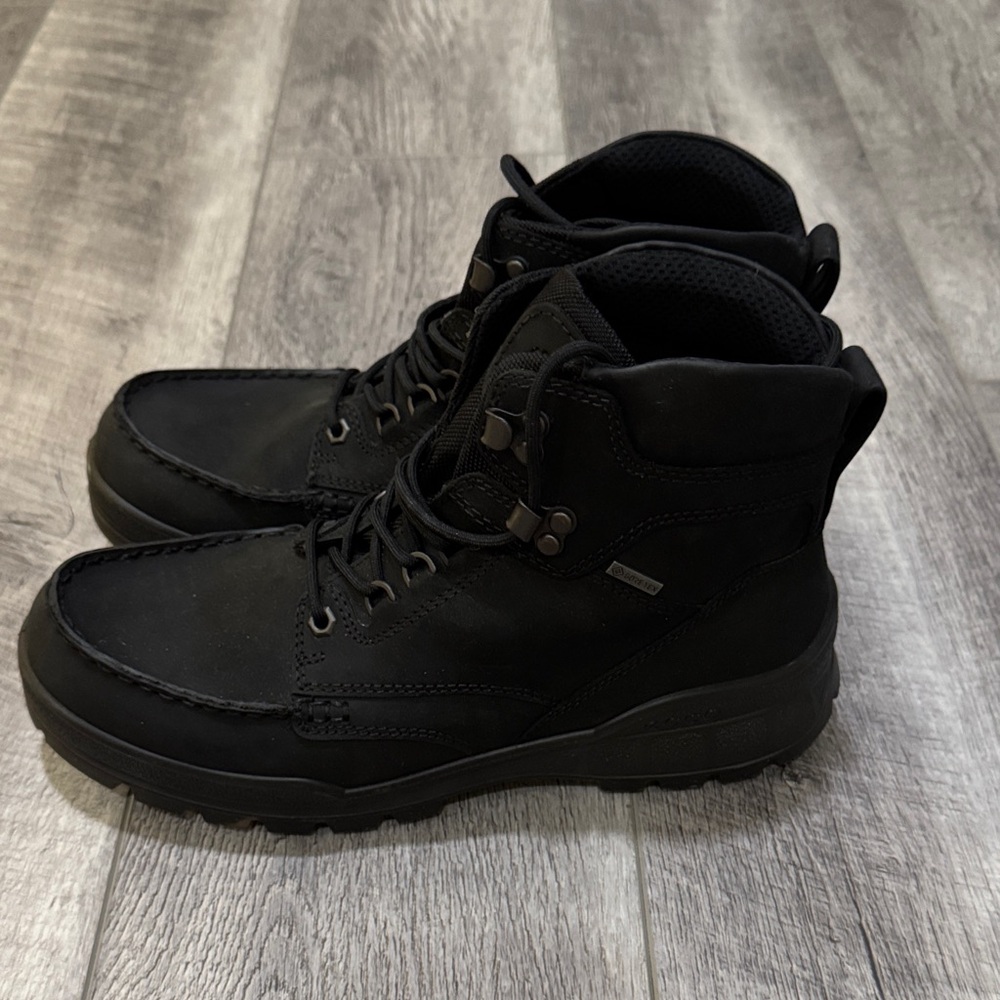 ECCO Black Track 25 Gore-tex Waterproof Moc Toe Boots